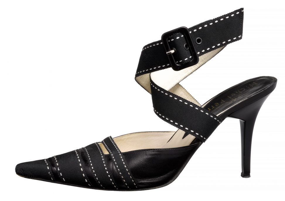 Black leather escarpins shoes